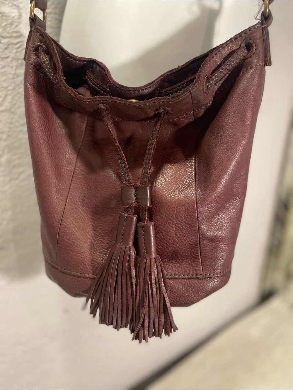 Women's Leather Tassel Drawstring Bucket Bag - Brown
